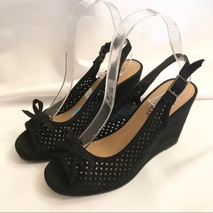 NWOT Seychelles Black Wedge Sandals 6